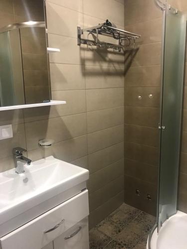 5 Rooms near 300 Aragveli metro station