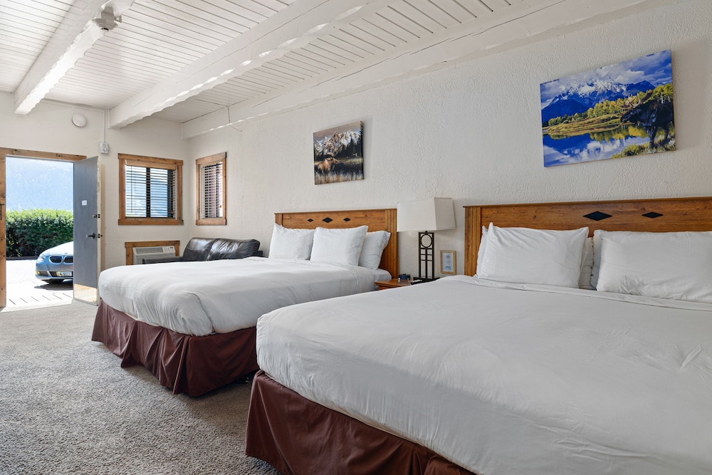 Elk Refuge Inn - photo 27