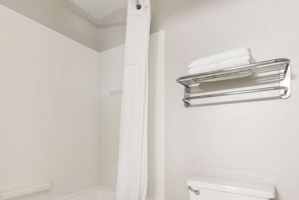 Days Inn by Wyndham Raleigh Airport Research Triangle Park - photo 13