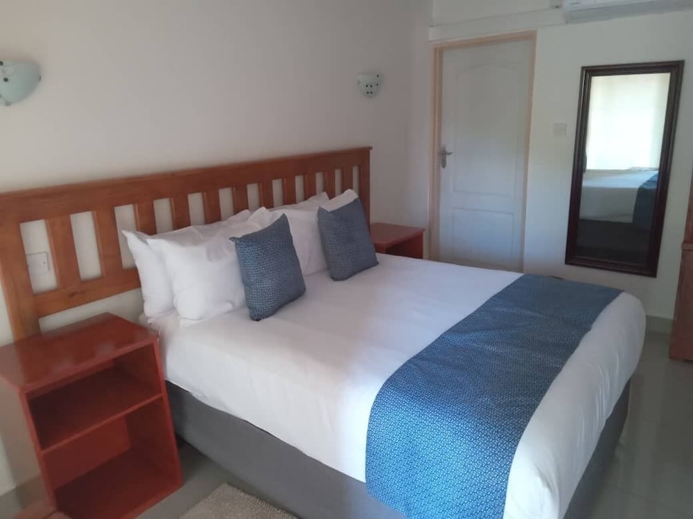 Rosewood Safari Cottages — Kasane — photo 2
