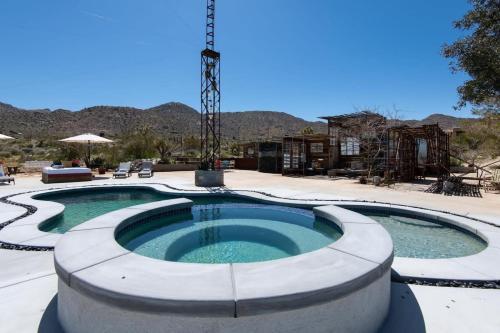Desert Lily Quiet Compound 5Min to National Park Pool and Spa on 5 Acres — 4-Star Luxury Hotel in Joshua Tree, United States