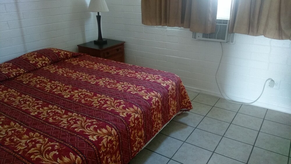 Best Inn and Suites - photo 9