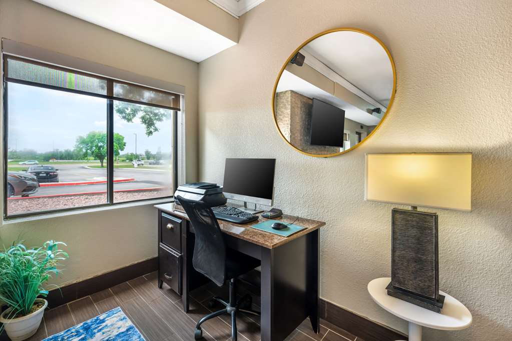 Comfort Suites Omaha East Council Bluffs - photo 40
