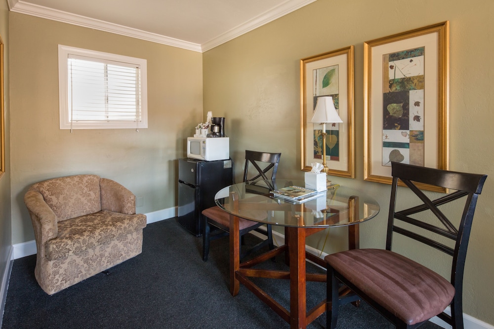 Sea Breeze Inn And Cottages - photo 51