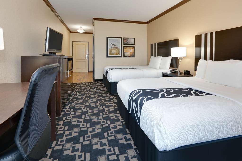 La Quinta Inn & Suites by Wyndham Big Spring - photo 9