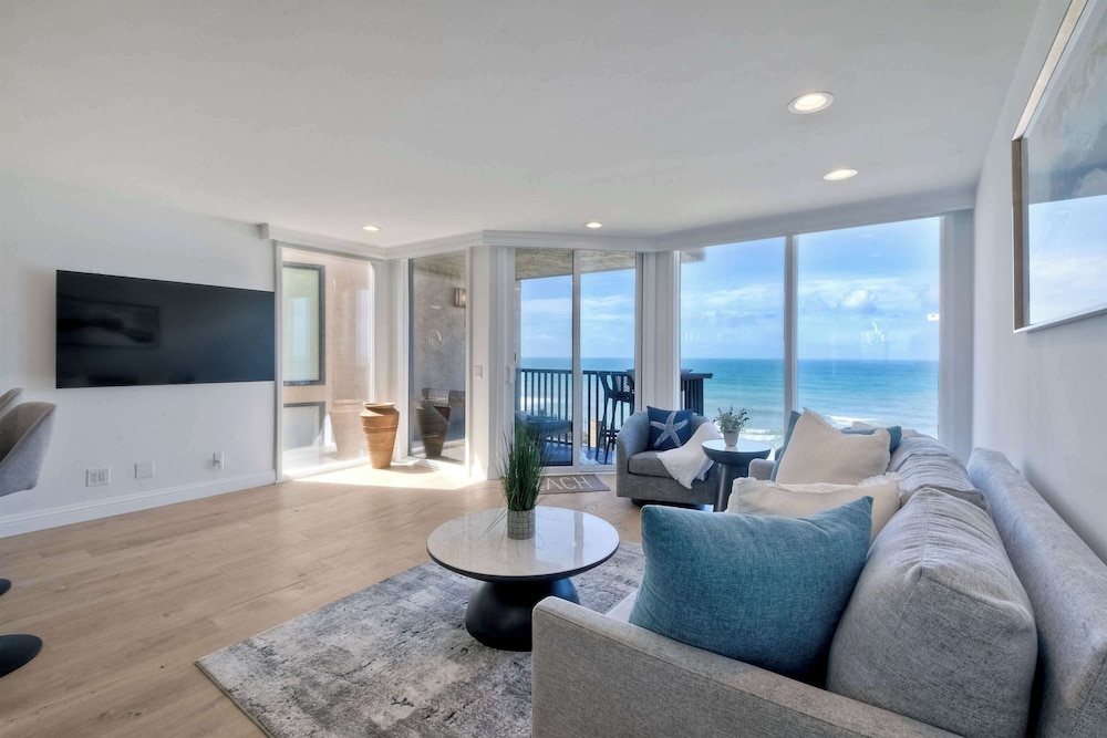 Solana Sunset Stunning Beachside Retreat for 4 — 4-Star Luxury Hotel in Solana Beach, United States