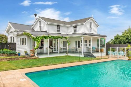 Welcome to Blue Morning house Remuera 5 bedrooms villa — 4-Star Luxury Hotel in Auckland, New Zealand