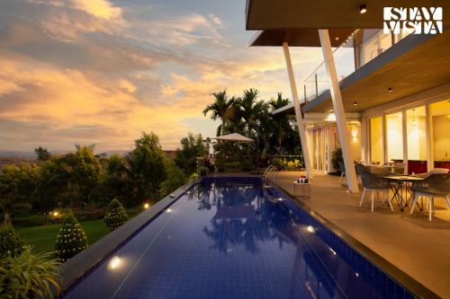 StayVista's Del Lago Farms Lakeview Villa with Infinity Pool Projector & Indoor Outdoor Games — 4-Star Luxury Hotel in Nashik, India
