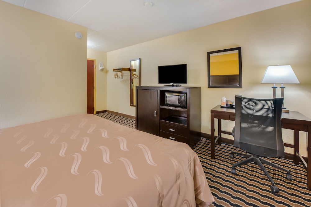 Quality Inn & Suites Cincinnati Uptown Norwood - photo 5