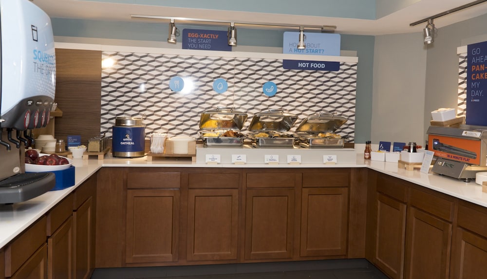 Holiday Inn Express Hotel & Suites Madison by IHG - photo 63