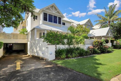 Sandy Cove @ Royle Palms — 4-Star Luxury Hotel in Bargara, Australia