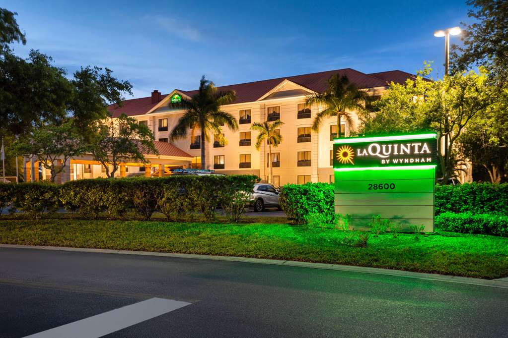 La Quinta Inn & Suites by Wyndham Bonita Springs Naples N. - photo 6