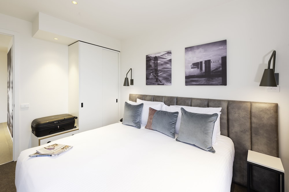 Oaks R Suites Geelong — 4-Star Luxury Hotel in Geelong, Australia