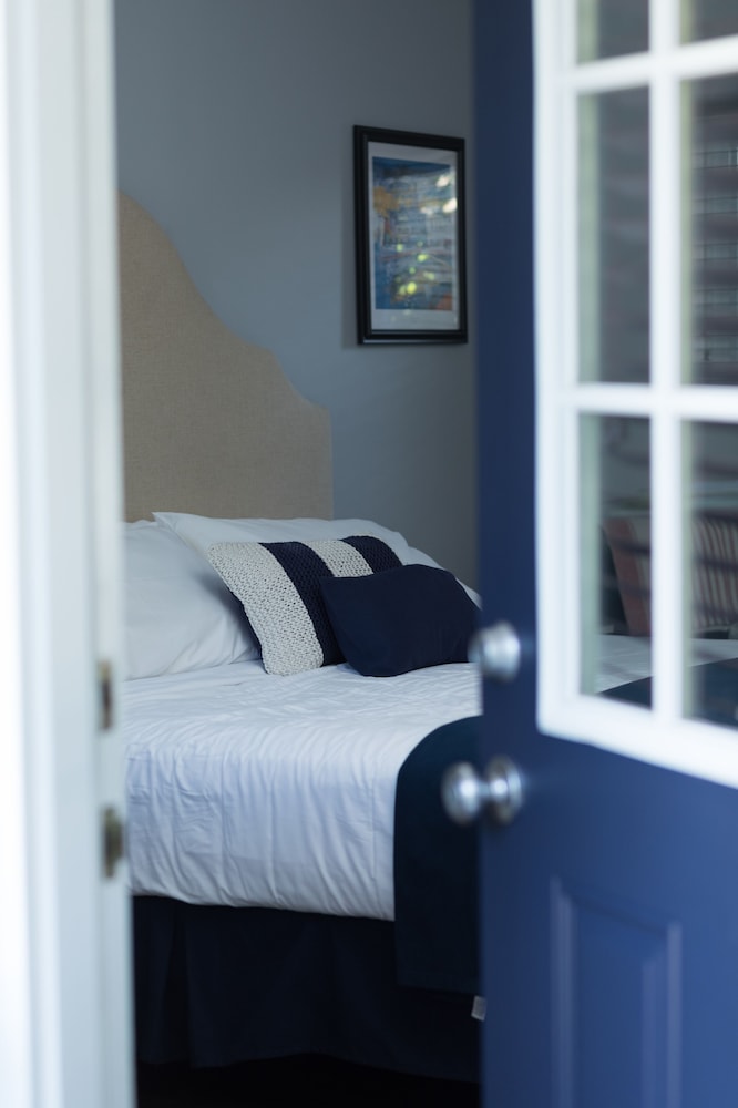 Shorewood Inn - photo 31