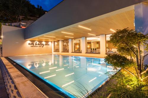 Alpin Chalet am Burgsee — 4-Star Luxury Hotel in Fiss, Austria