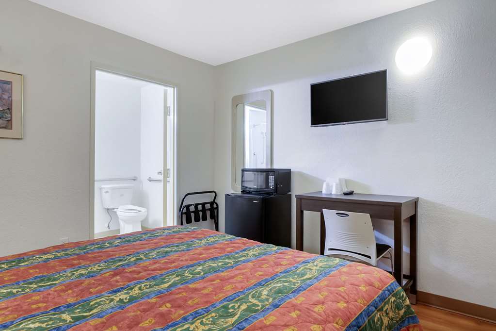 Rodeway Inn Winston Salem Route 52 - photo 22