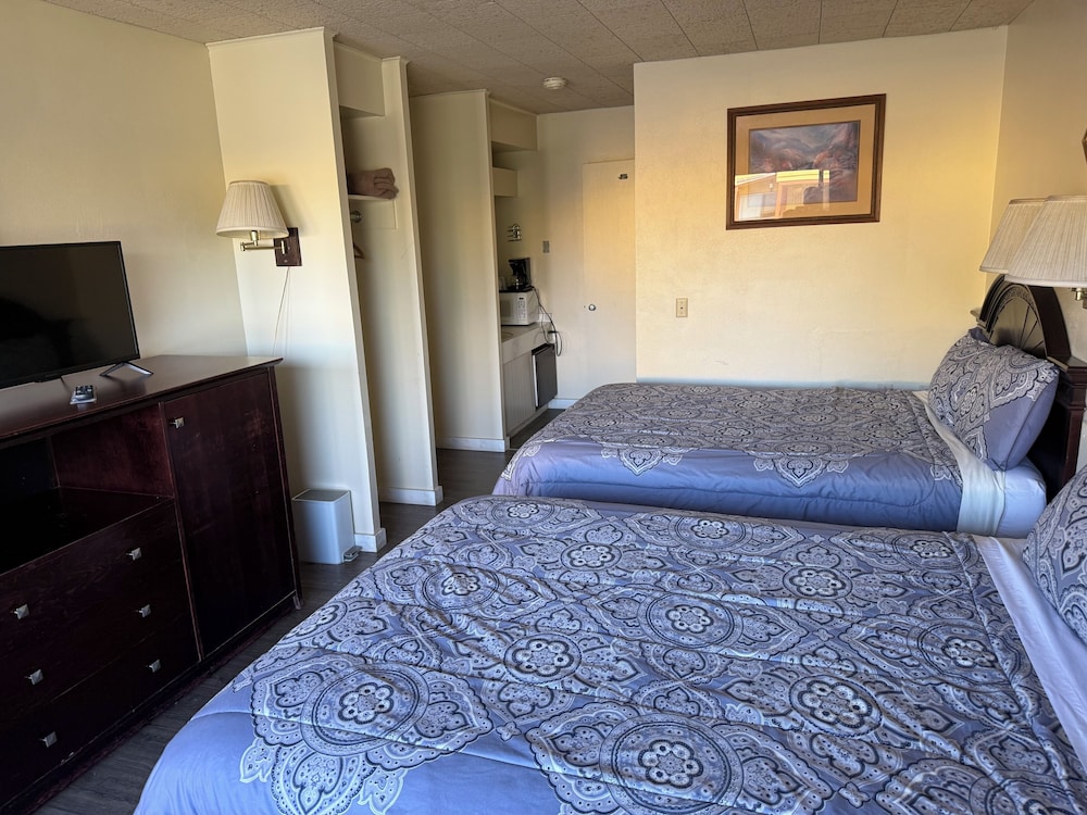 Down Towner Inn - photo 9