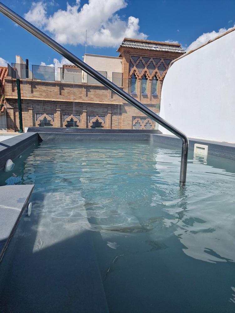 Hotel y Apartamentos Doña Lola pet-friendly hotel Sevilla