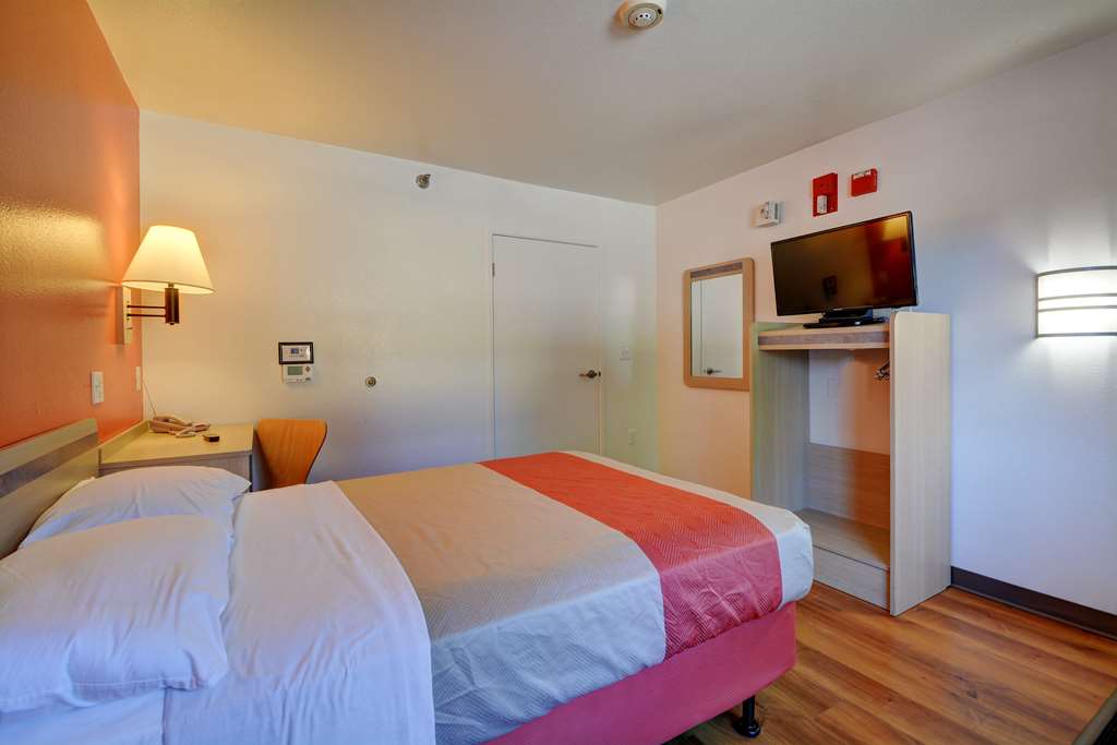 Motel 6 Windsor Locks CT Hartford - photo 9