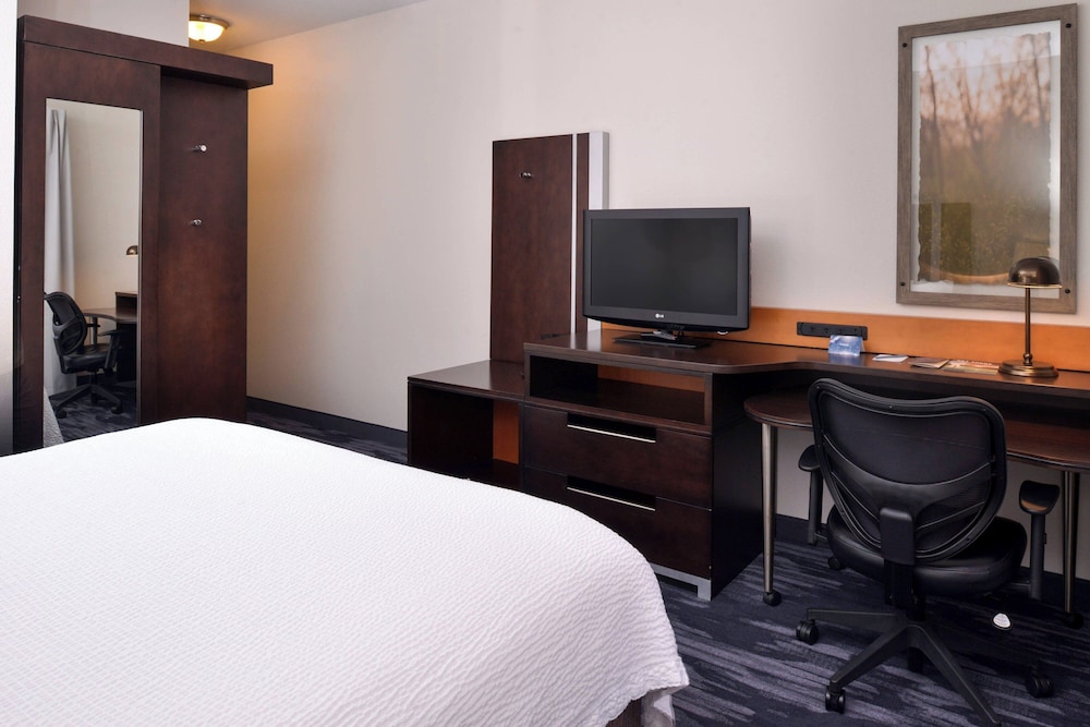 Fairfield Inn & Suites Cedar Rapids - photo 21
