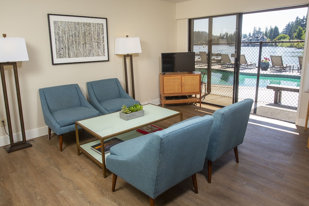 Lakeshore Inn - photo 2