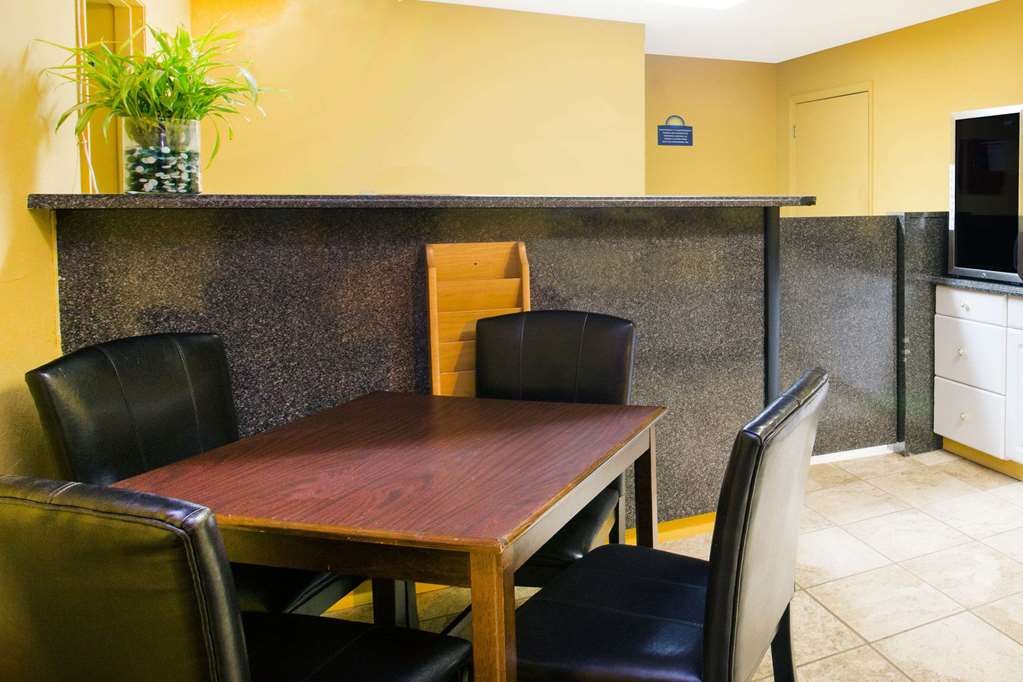 Days Inn by Wyndham Camilla - photo 3