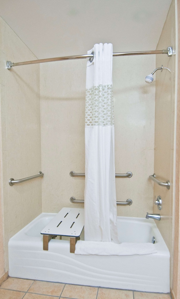 Hampton Inn Canton - photo 36