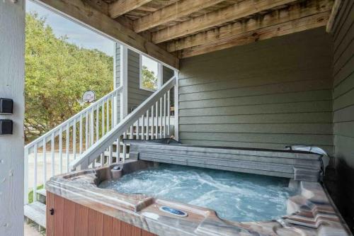 Flexible Stays & Hot Tub in Kill Devil Hills, United States