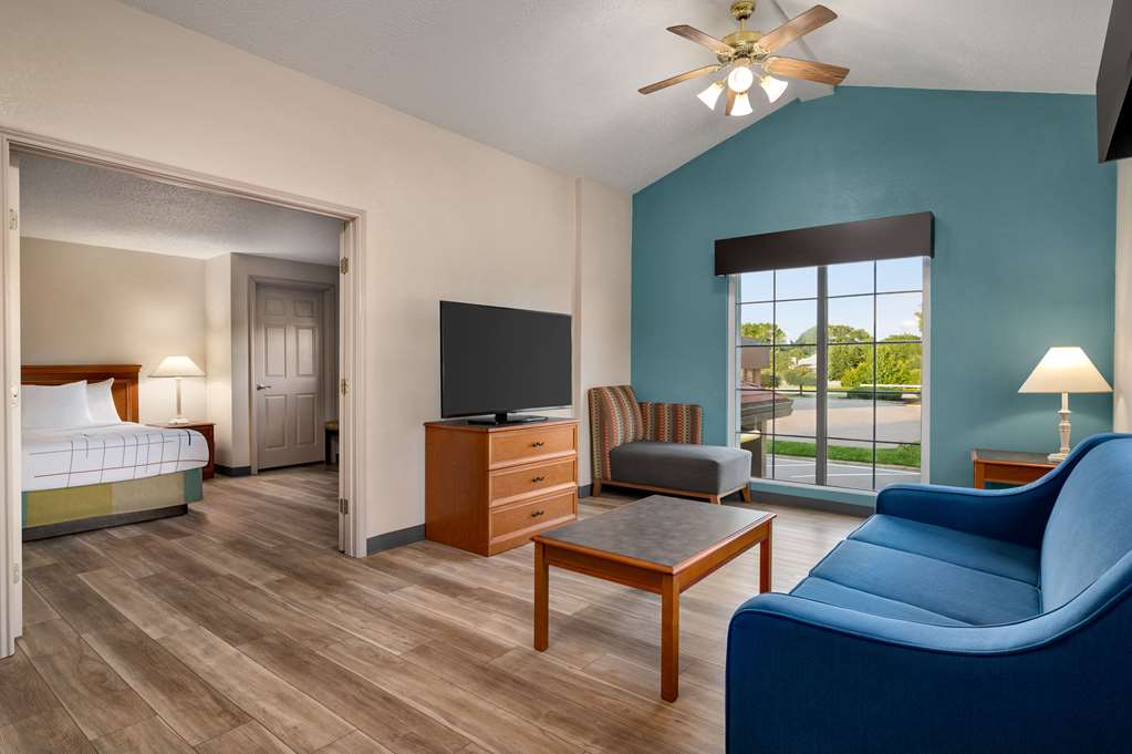 La Quinta Inn by Wyndham Columbus Airport Area - photo 40