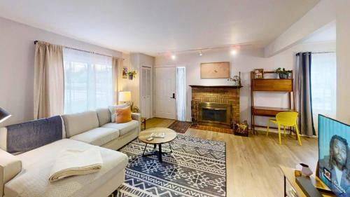 Quiet & Cozy Home Near Minneapolis — 4-Star Luxury Hotel in Minneapolis, United States