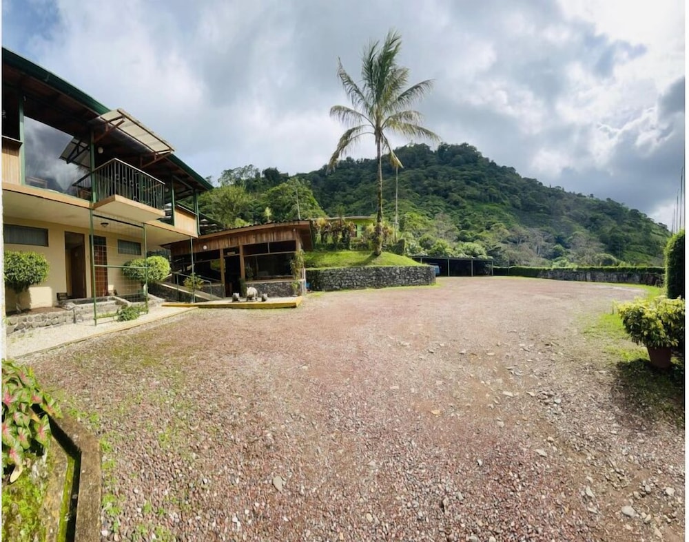 Hotel Tapanti Media de Orosi in Orosi, Costa Rica