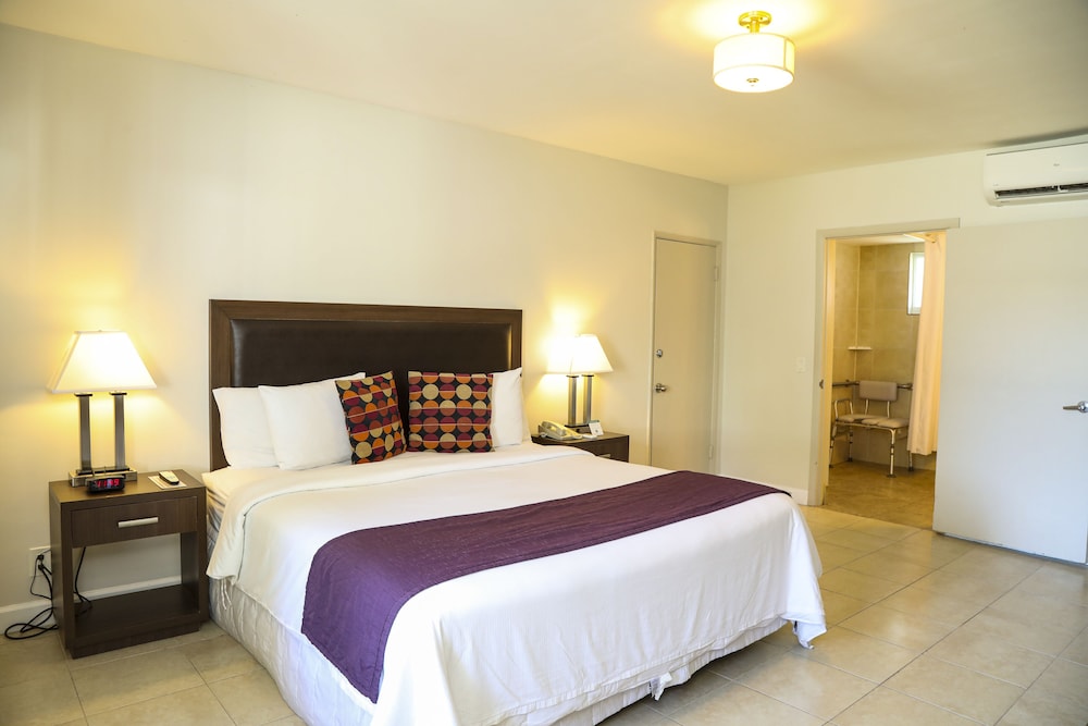 Collins Hotel - photo 12