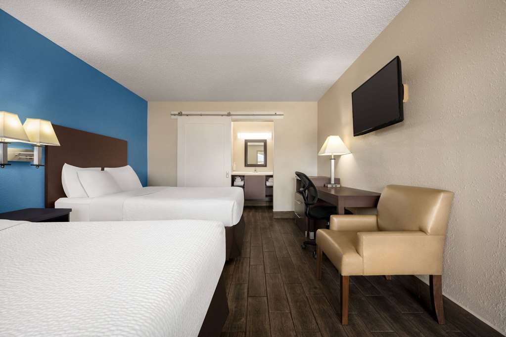 Baymont by Wyndham Kingman - photo 16