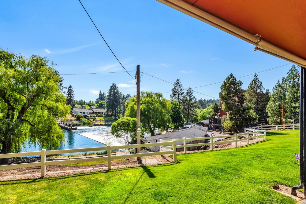 Bend Riverside Inn & Suites - photo 312