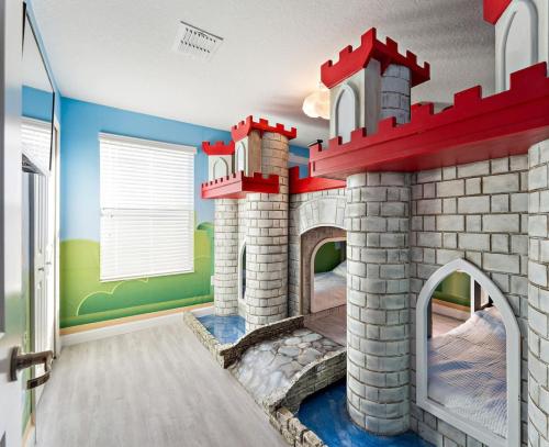 The Magic Kingdom 9BR Resort Pool Home Near Disney — 4-Star Luxury Hotel in Davenport, United States