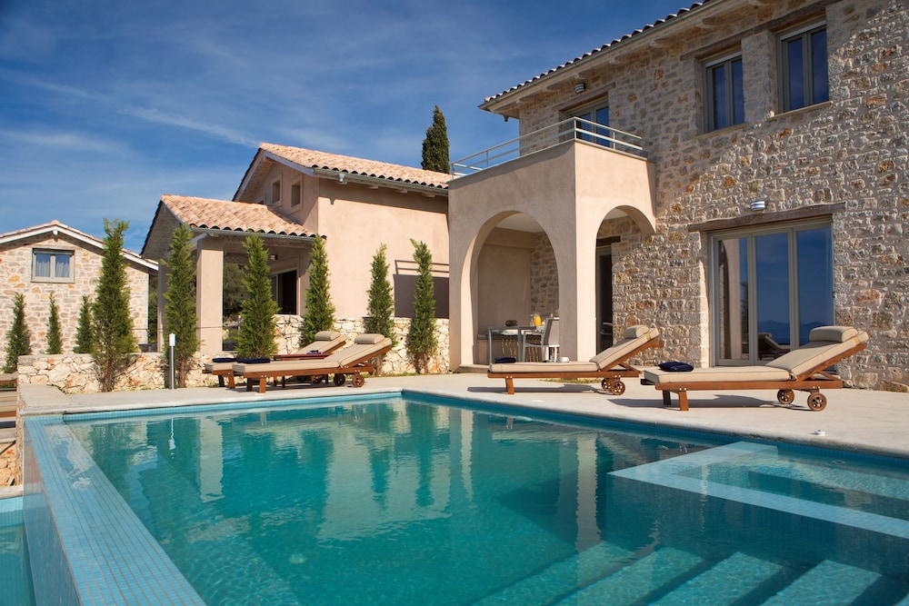 Ionian Horizon Villas — 4-Star Luxury Hotel in Lefkada, Greece