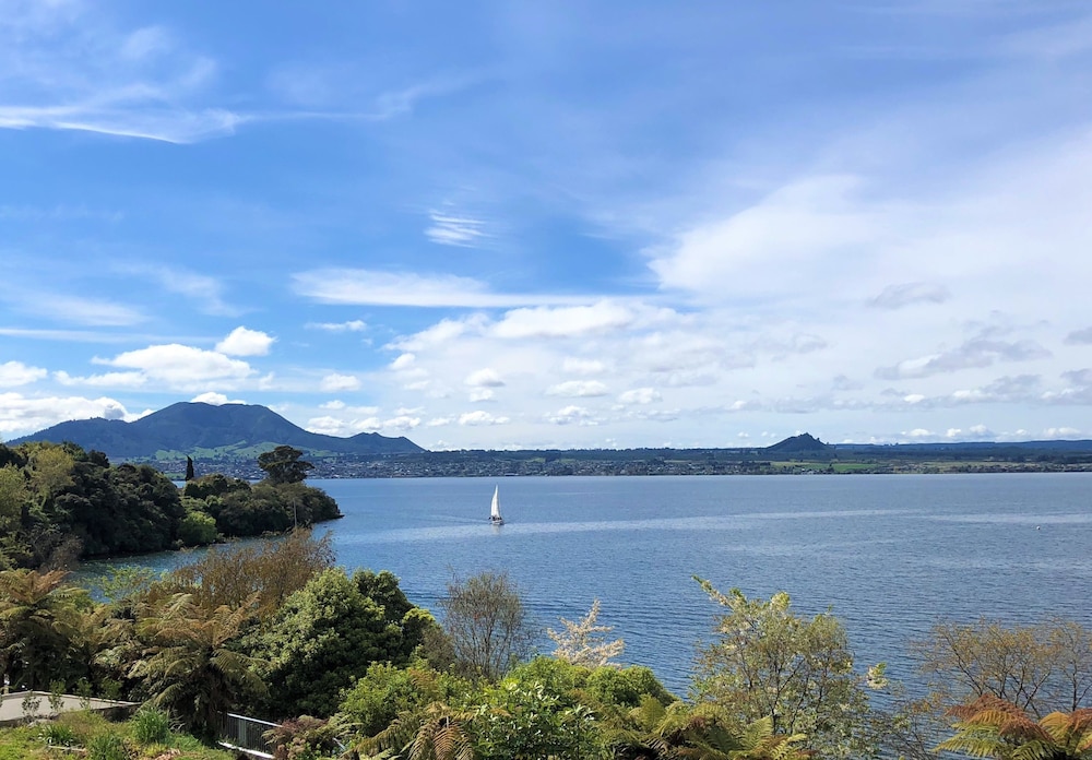 Acacia Haven — 4-Star Luxury Hotel in Taupo, New Zealand
