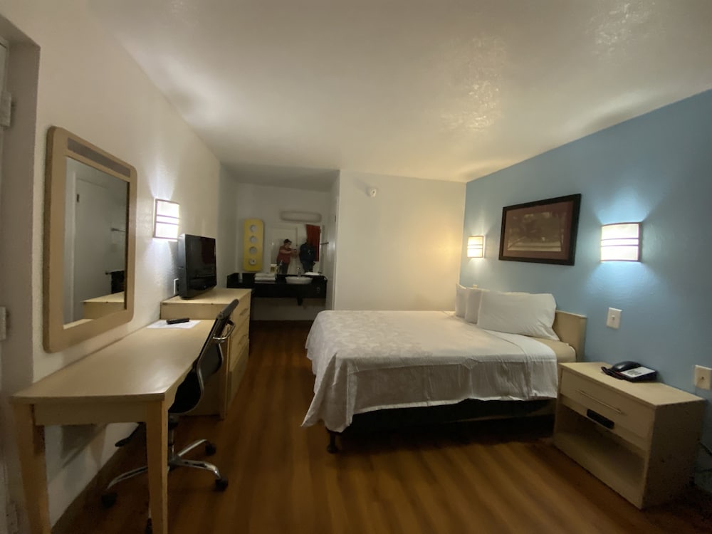 Loyalty Inn Tallahassee - photo 7