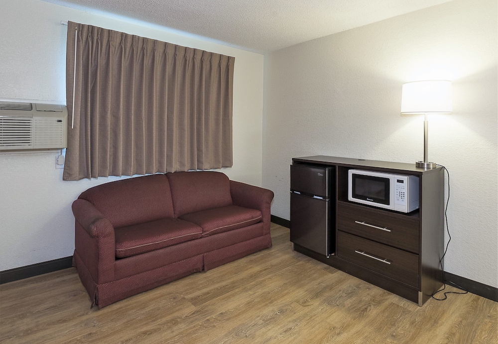 Red Roof Inn Lancaster Strasburg - photo 6