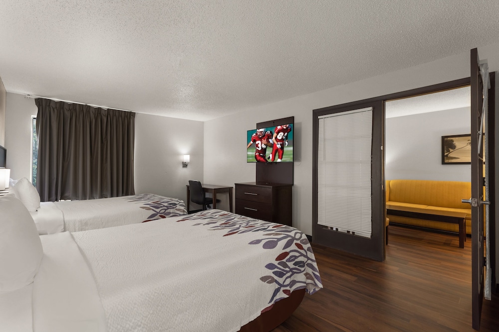 Red Roof Inn & Suites Savannah Airport - photo 20