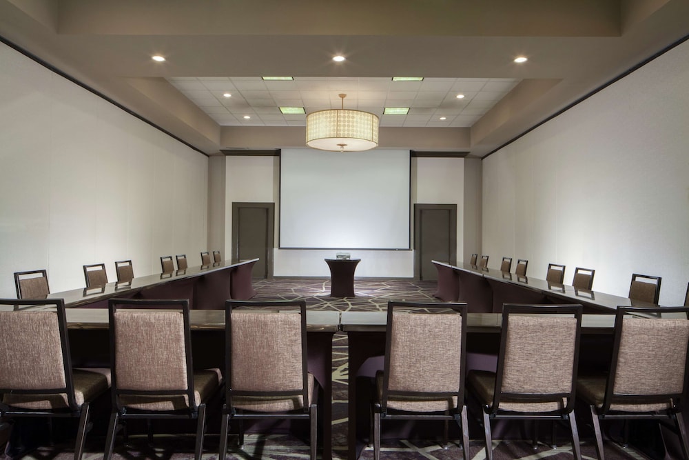 Embassy Suites by Hilton Philadelphia Airport - photo 60