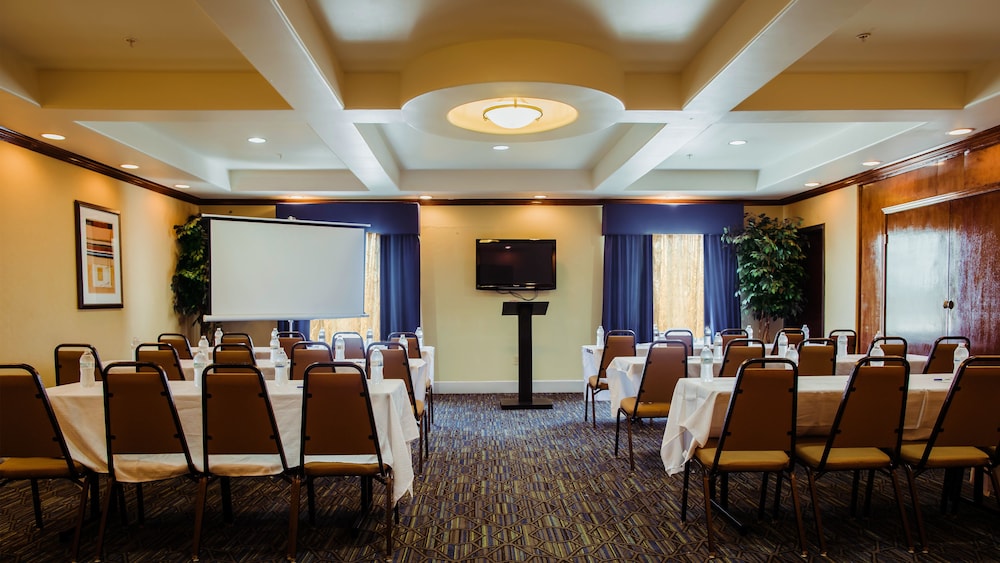 Holiday Inn Express & Suites Waller Prairie View by IHG - photo 36