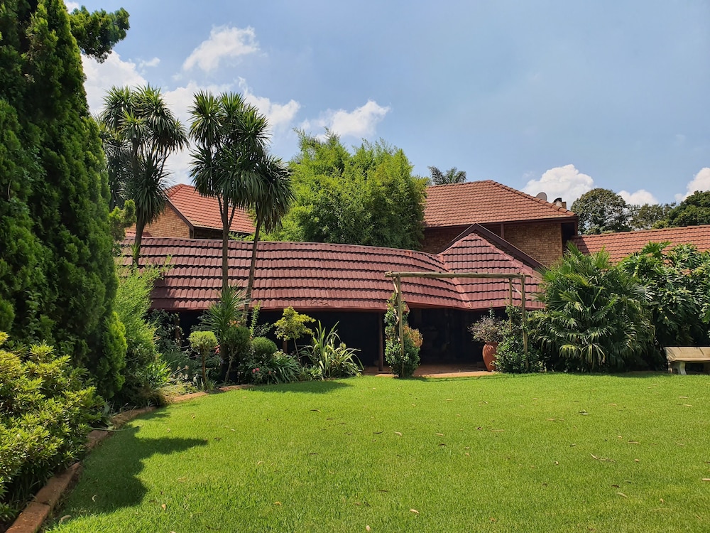 Mannah Guest Lodge — 4-Star Luxury Hotel in Johannesburg, South Africa