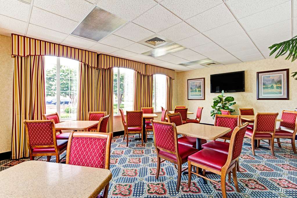 Super 8 by Wyndham Smithfield Selma - photo 7