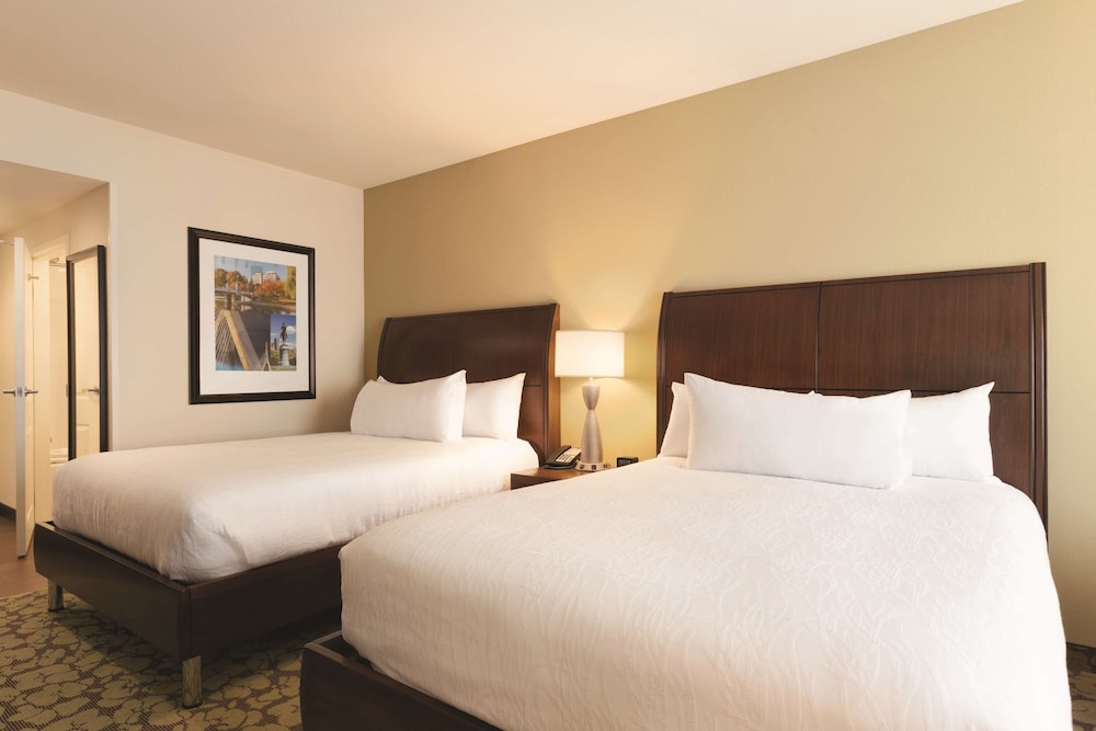 Hilton Garden Inn Boston Logan Airport - photo 23
