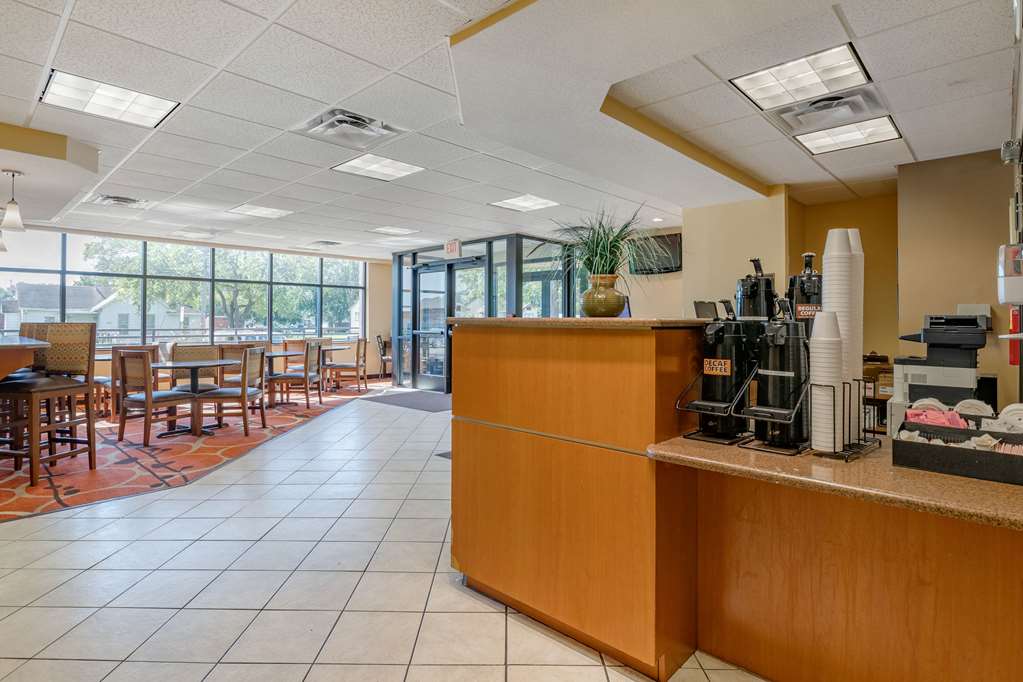 Econo Lodge Inn & Suites Des Moines Fairgrounds Area - photo 30