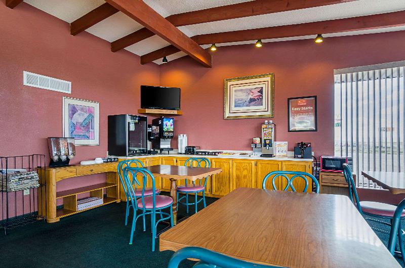 Econo Lodge Wakeeney - photo 27