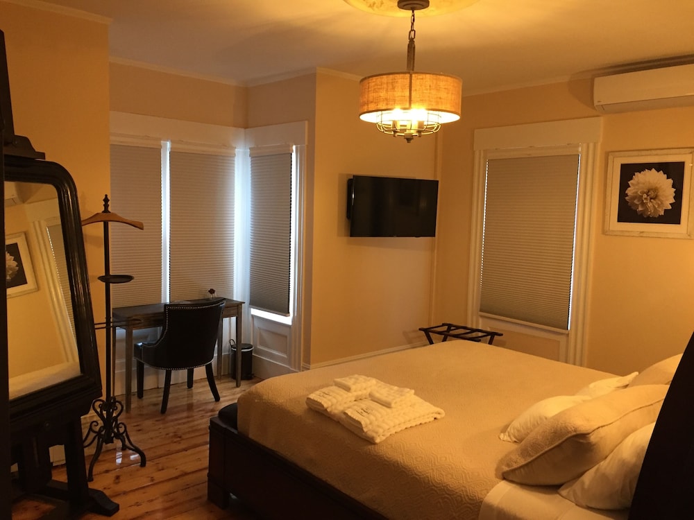 Sea Street Inn - photo 14