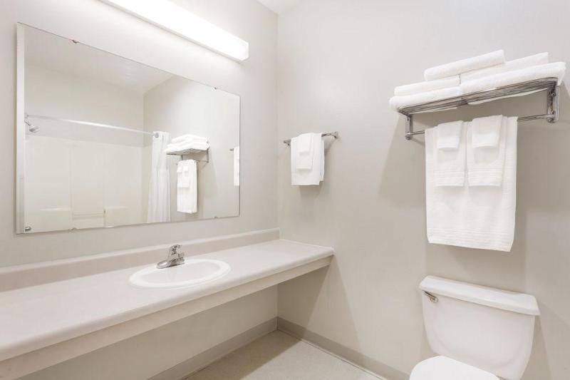 Days Inn Manchester - photo 24