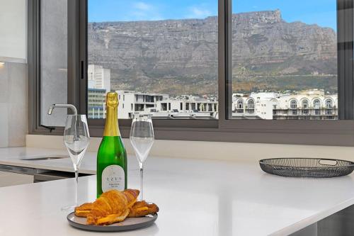 702 on Strand Cape Town Panoramic Mountain Views